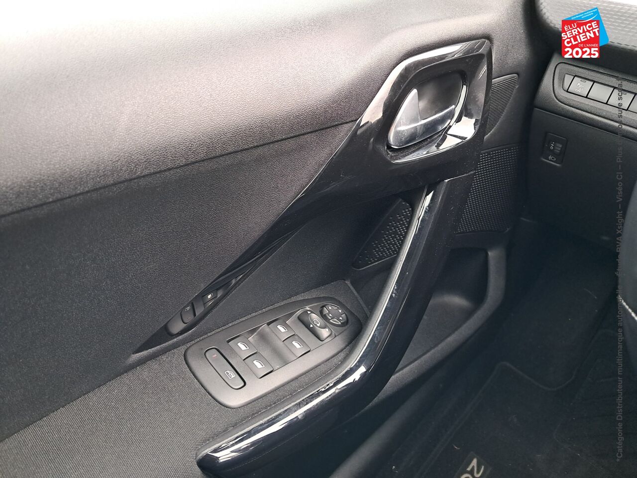 Véhicule d'occasion PEUGEOT 208 1.2 PURETECH 110CH E6.C ALLURE SS EAT6 5P chez Hyundai Epernay