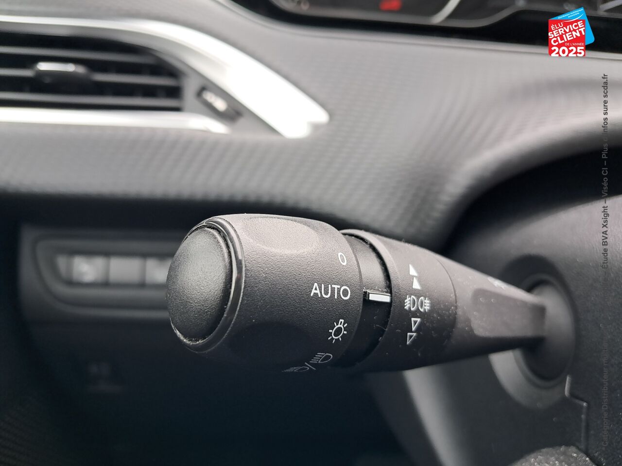 Véhicule d'occasion PEUGEOT 208 1.2 PURETECH 110CH E6.C ALLURE SS EAT6 5P chez Hyundai Epernay