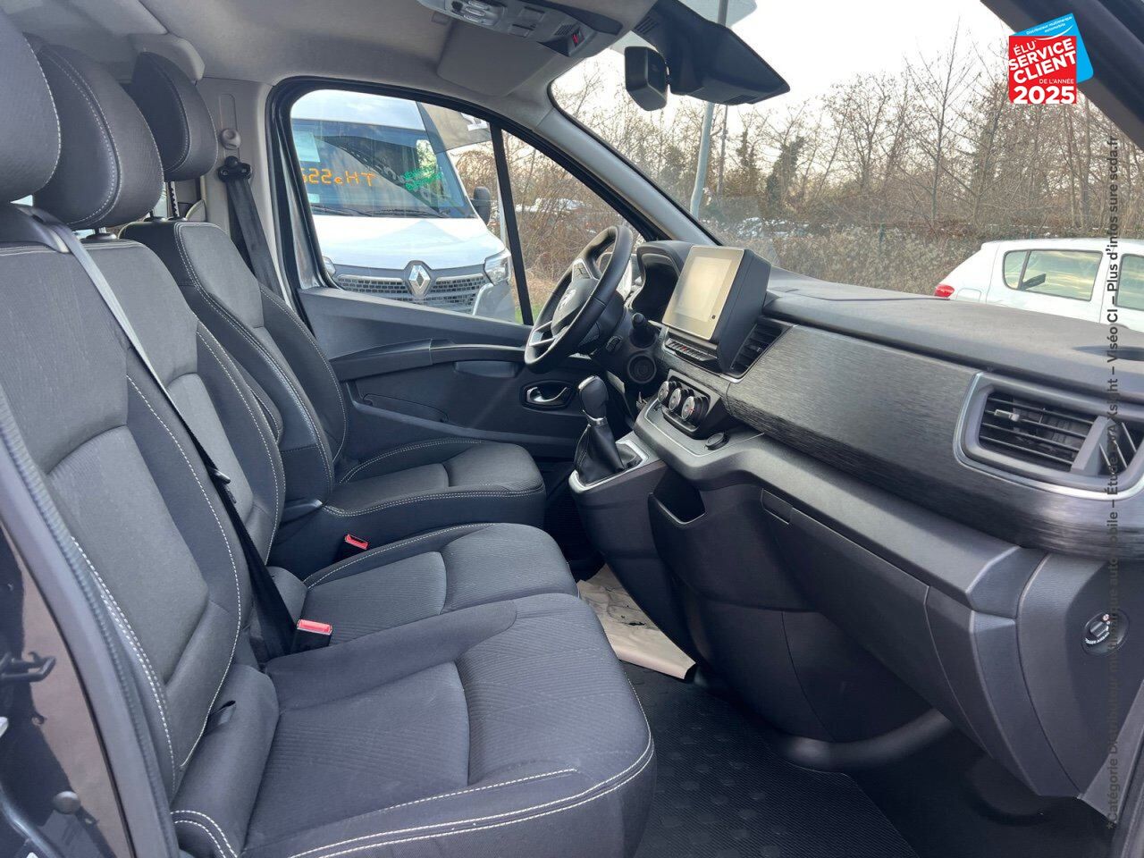 Véhicule d'occasion RENAULT TRAFIC COMBI L2 2.0 BLUE DCI 150CH S/S INTENS EDC 8 PLACES GPS chez Toyota Bar le Duc