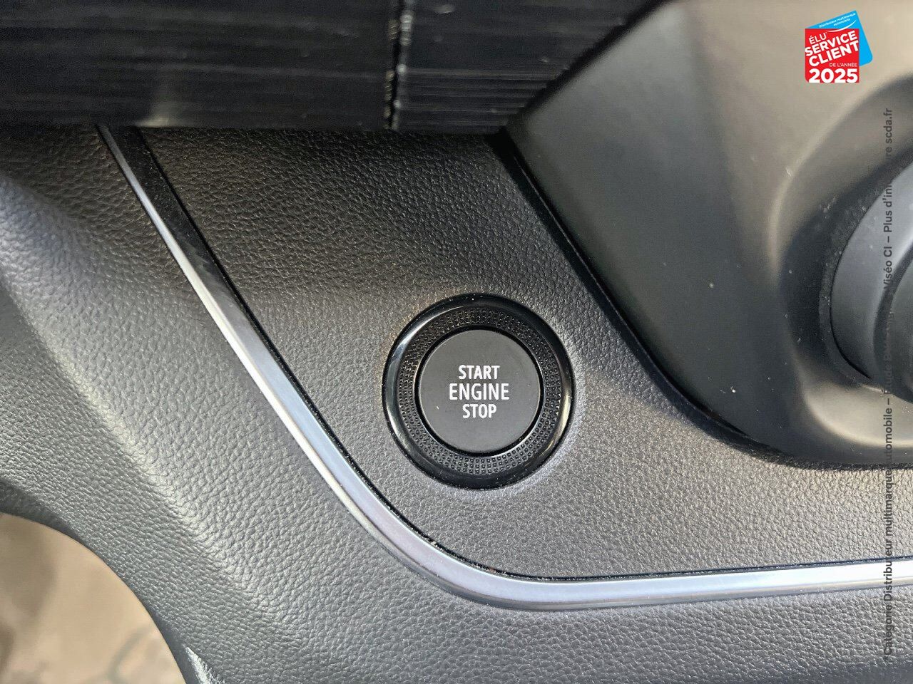 Véhicule d'occasion RENAULT TRAFIC COMBI L2 2.0 BLUE DCI 150CH S/S INTENS EDC 8 PLACES GPS chez Toyota Bar le Duc