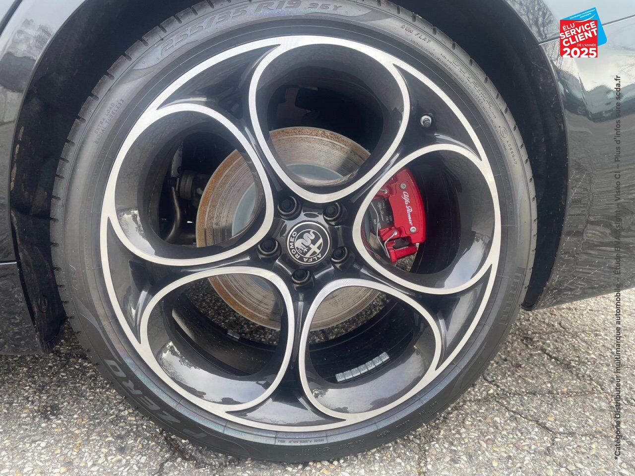 Véhicule d'occasion ALFA ROMEO GIULIA 2.2 DIESEL 160CH VELOCE AT8 chez MINI Lons-Le-Saunier