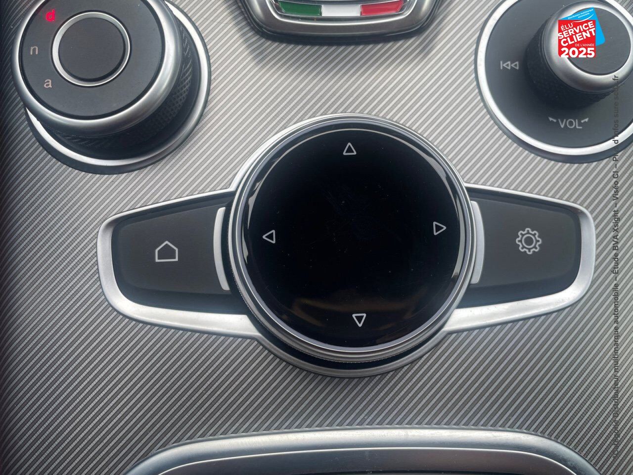 Véhicule d'occasion ALFA ROMEO GIULIA 2.2 DIESEL 160CH VELOCE AT8 chez MINI Lons-Le-Saunier