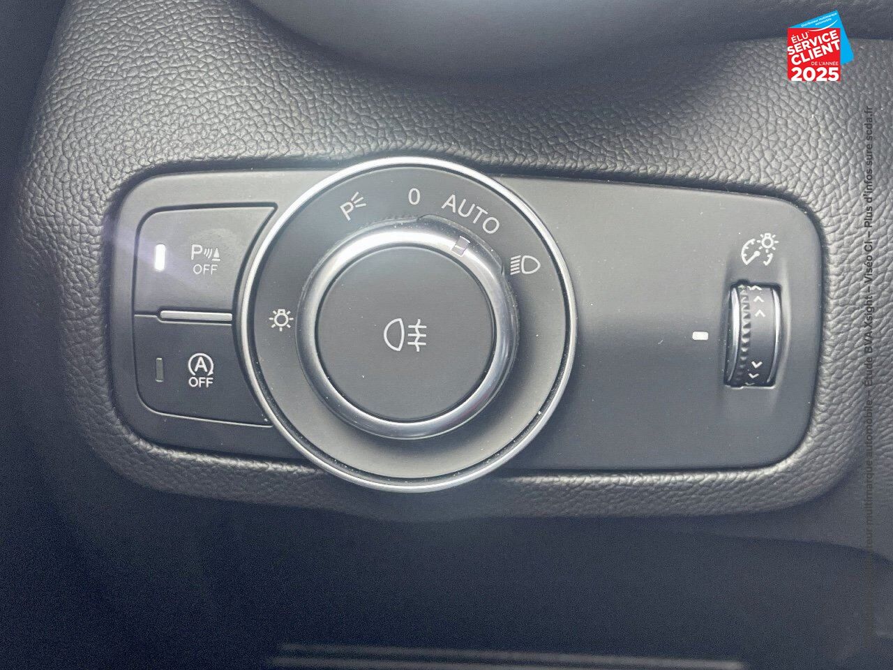 Véhicule d'occasion ALFA ROMEO GIULIA 2.2 DIESEL 160CH VELOCE AT8 chez MINI Lons-Le-Saunier
