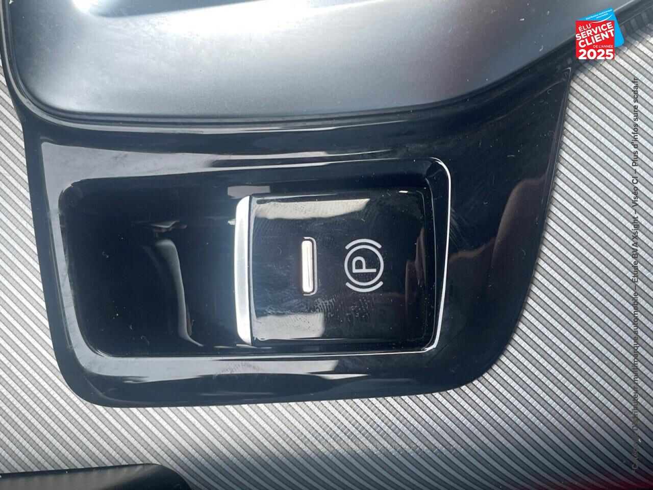 Véhicule d'occasion ALFA ROMEO GIULIA 2.2 DIESEL 160CH VELOCE AT8 chez MINI Lons-Le-Saunier