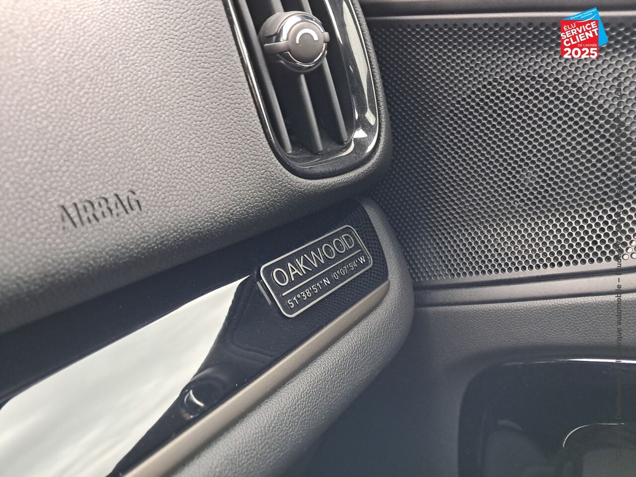 Véhicule d'occasion MINI COUNTRYMAN COOPER 136CH OAKWOOD BVA TOUVRANT SIEGES CHAUF GPS CAMERA chez Toyota Thionville