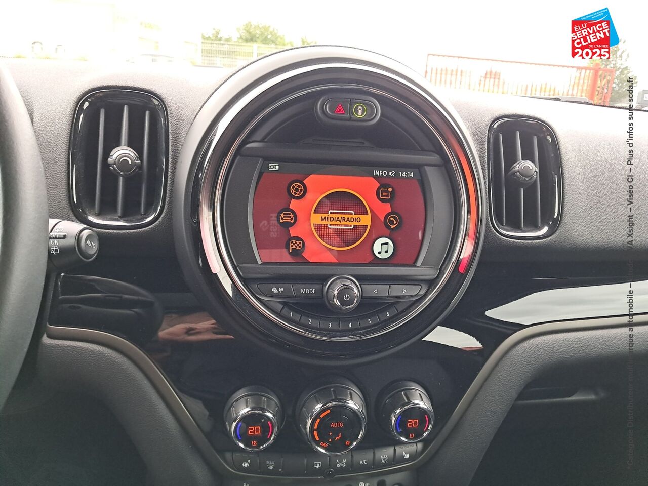 Véhicule d'occasion MINI COUNTRYMAN COOPER 136CH OAKWOOD BVA TOUVRANT SIEGES CHAUF GPS CAMERA chez Toyota Thionville