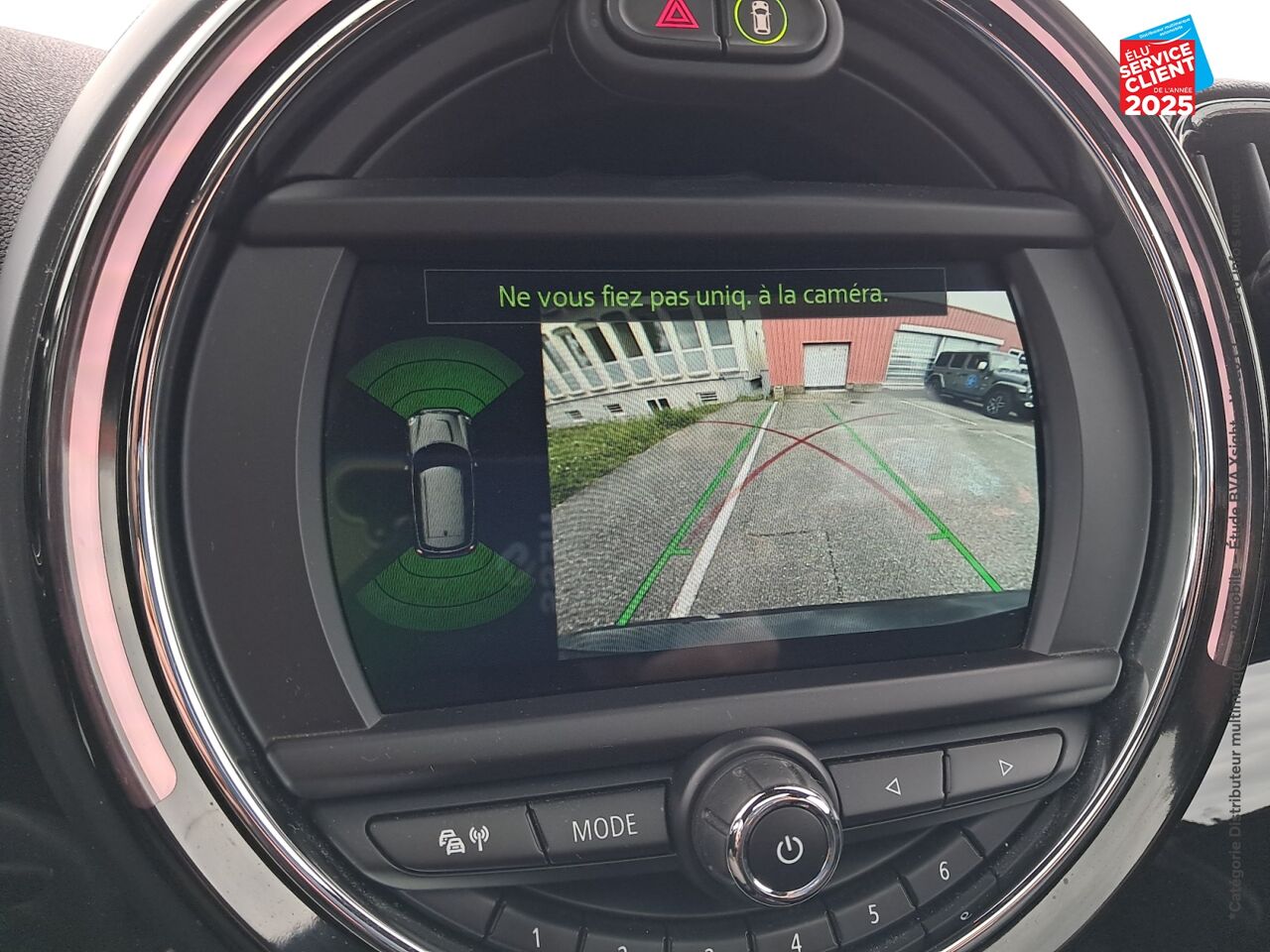 Véhicule d'occasion MINI COUNTRYMAN COOPER 136CH OAKWOOD BVA TOUVRANT SIEGES CHAUF GPS CAMERA chez Toyota Thionville