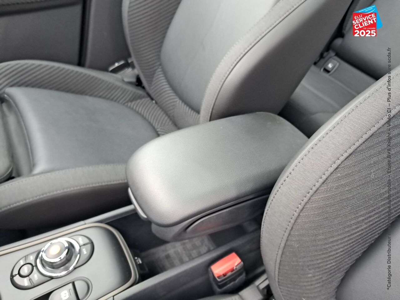 Véhicule d'occasion MINI COUNTRYMAN COOPER 136CH OAKWOOD BVA TOUVRANT SIEGES CHAUF GPS CAMERA chez Toyota Thionville