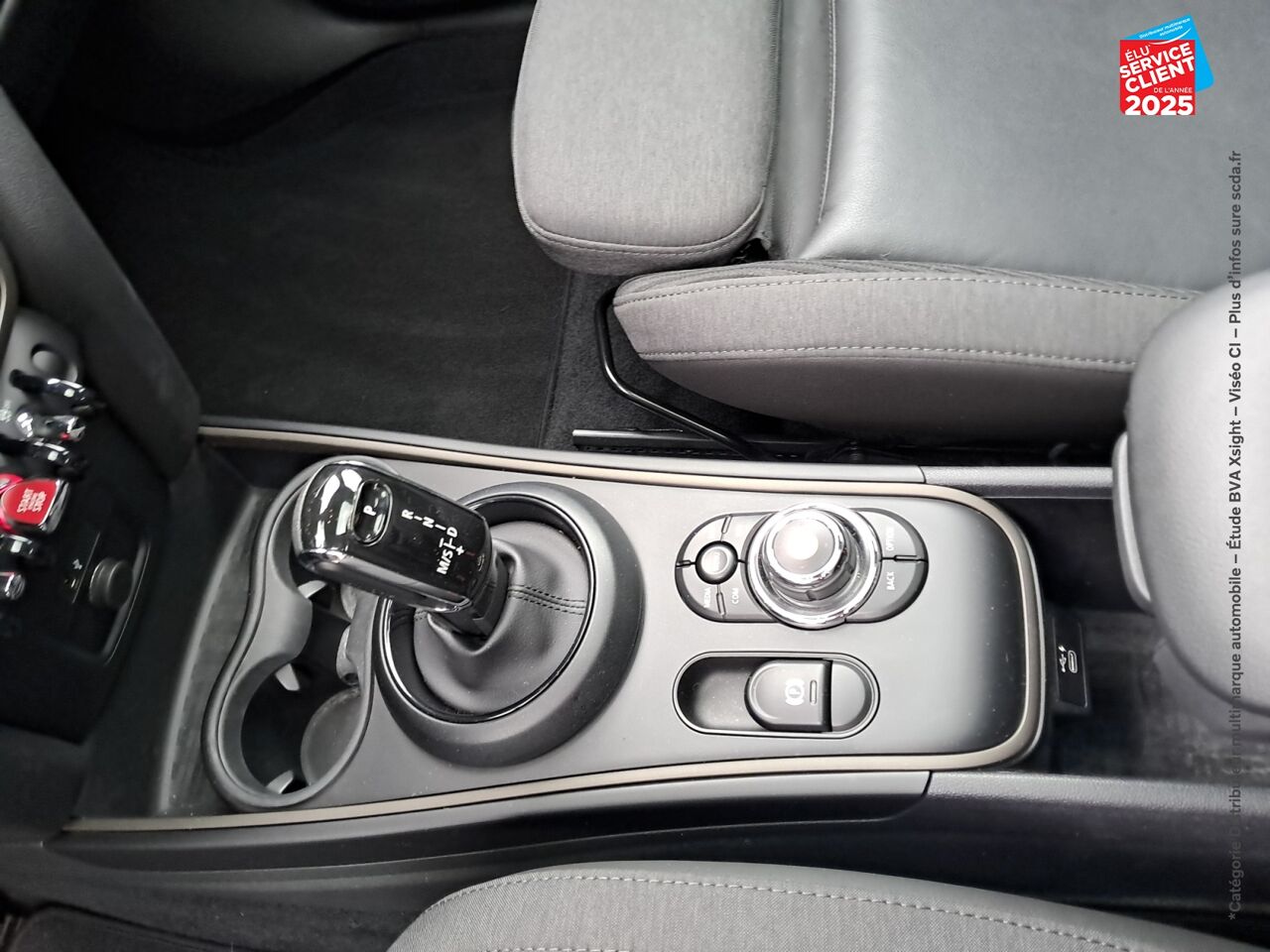Véhicule d'occasion MINI COUNTRYMAN COOPER 136CH OAKWOOD BVA TOUVRANT SIEGES CHAUF GPS CAMERA chez Toyota Thionville