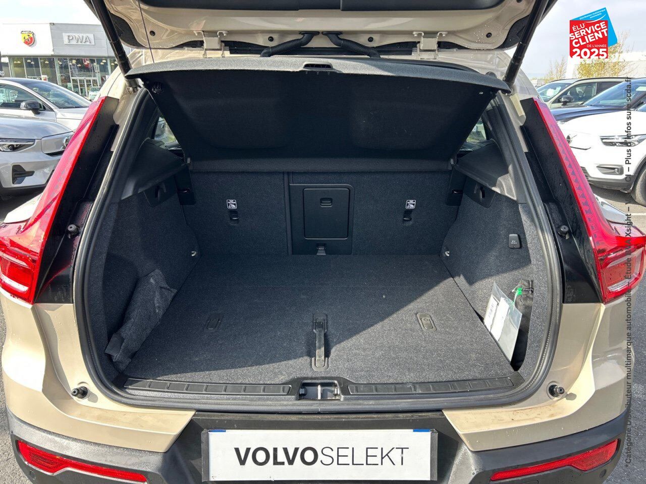 Véhicule neuf VOLVO XC40 B3 163CH PLUS DCT 7 chez Volvo Reims