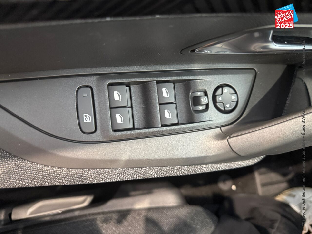 Véhicule neuf PEUGEOT 2008 1.2 HYBRID 136CH STYLE E-DCS6 chez Peugeot Reims