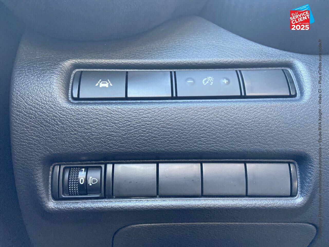 Véhicule d'occasion NISSAN JUKE 1.6 HYBRID 143CH N-DESIGN 2022.5 SIEGES CHAUF GPS CAMERA CARPLAY chez Renault Belfort