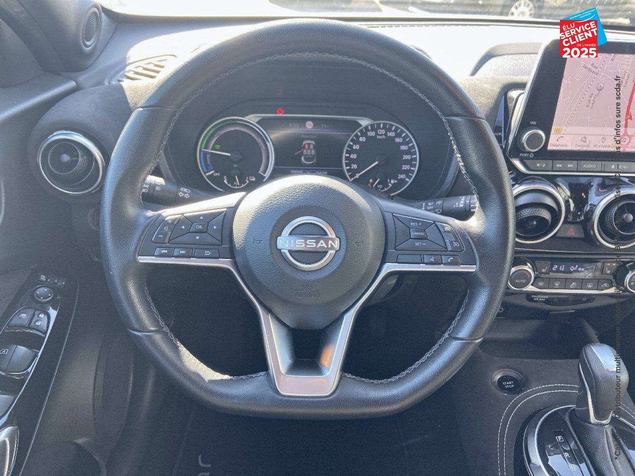 Véhicule d'occasion NISSAN JUKE 1.6 HYBRID 143CH N-DESIGN 2022.5 SIEGES CHAUF GPS CAMERA CARPLAY chez Renault Belfort