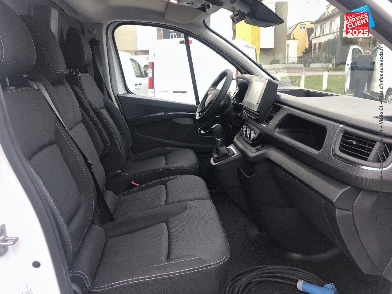 Véhicule d'occasion RENAULT TRAFIC FG L1H1 3T 2.0 BLUE DCI 150CH GRAND CONFORT EDC E6E + FRIGORIFIQUE chez Opel Bar le Duc