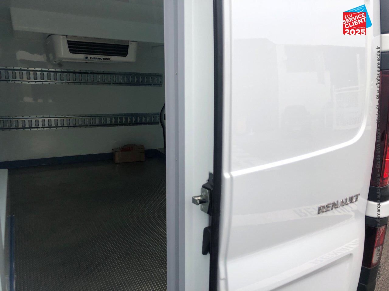 Véhicule d'occasion RENAULT TRAFIC FG L1H1 3T 2.0 BLUE DCI 150CH GRAND CONFORT EDC E6E + FRIGORIFIQUE chez Opel Bar le Duc