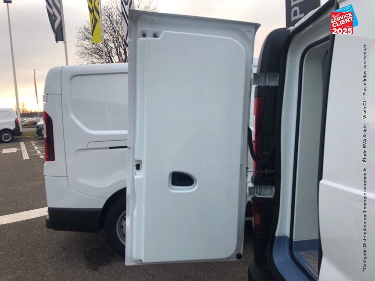 Véhicule d'occasion RENAULT TRAFIC FG L1H1 3T 2.0 BLUE DCI 150CH GRAND CONFORT EDC E6E + FRIGORIFIQUE chez Opel Bar le Duc