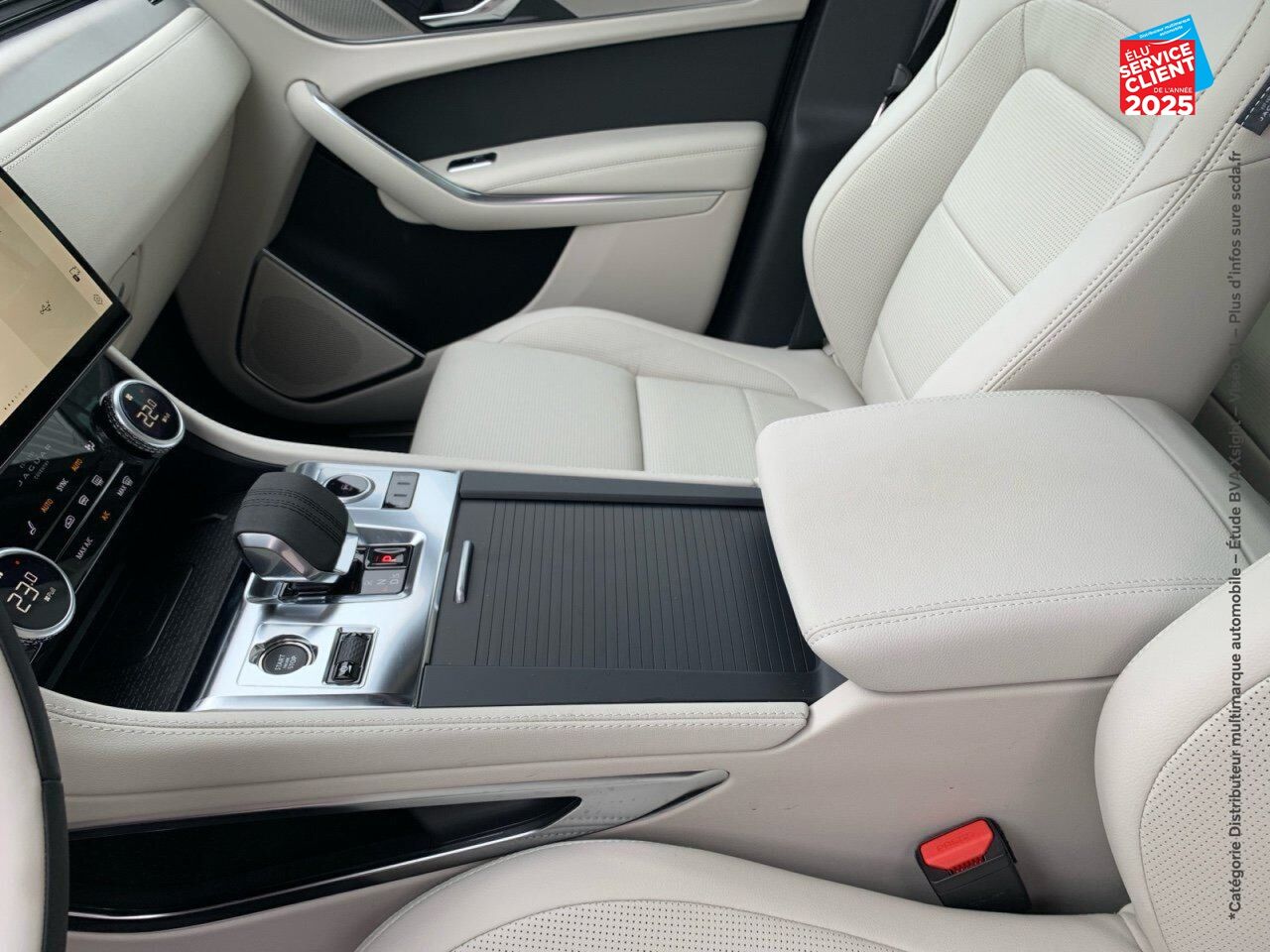 Véhicule d'occasion JAGUAR F-PACE P400E PLUG-IN-HYBRID R-DYNAMIC SE BVA8 AWD chez Toyota Thionville