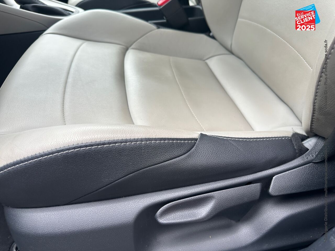 Véhicule d'occasion TOYOTA YARIS 116H ICONIC 5P TPANO GPS chez Hyundai Epernay