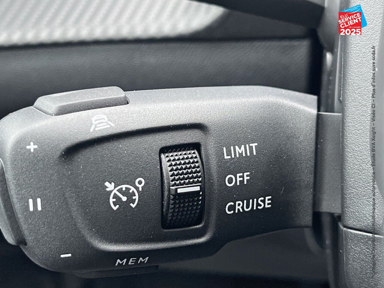 Véhicule d'occasion PEUGEOT 2008 1.2 PURETECH 100CH SS ALLURE chez Renault Saint-Louis