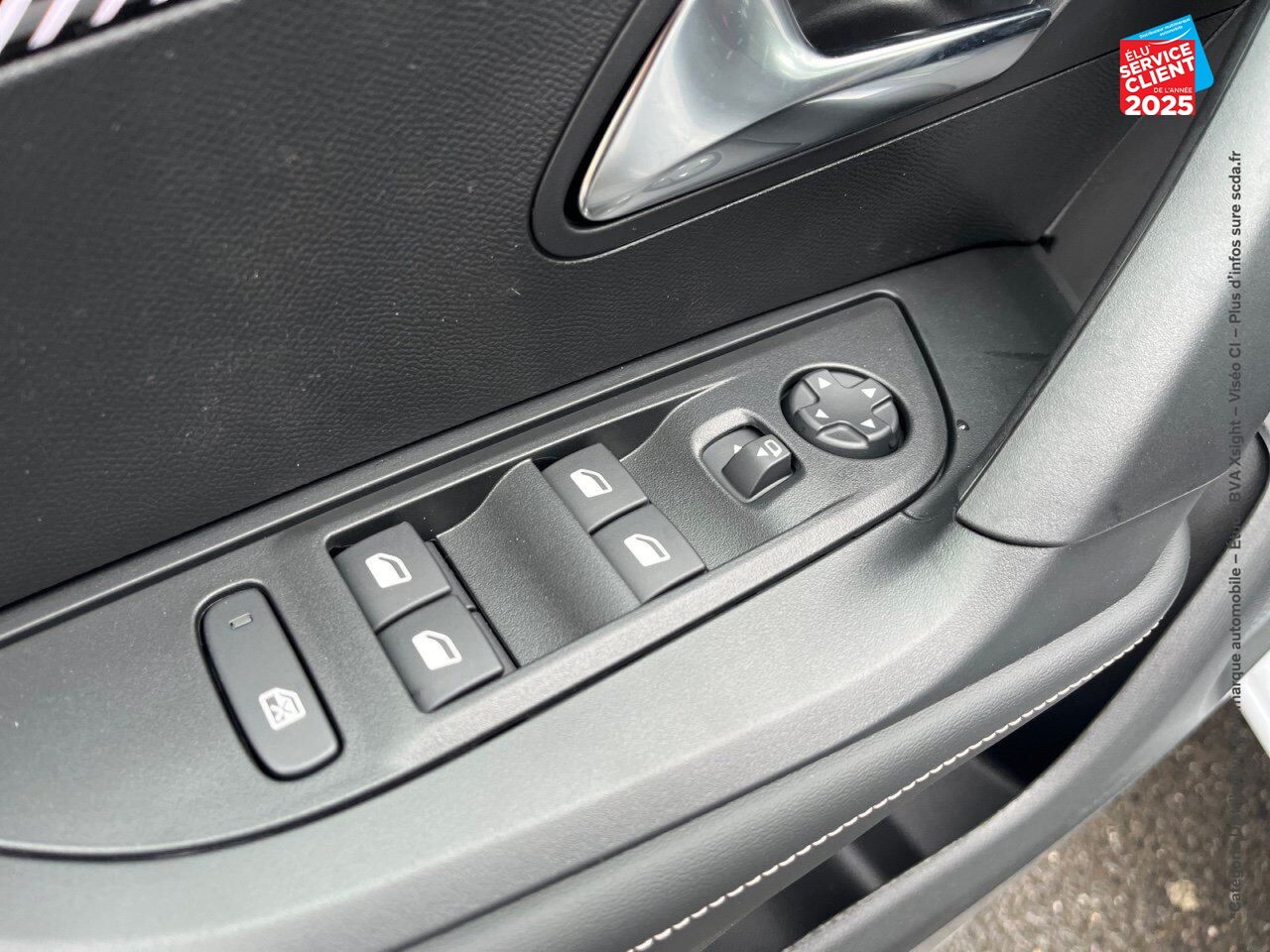 Véhicule d'occasion PEUGEOT 2008 1.2 PURETECH 100CH SS ALLURE chez Renault Saint-Louis