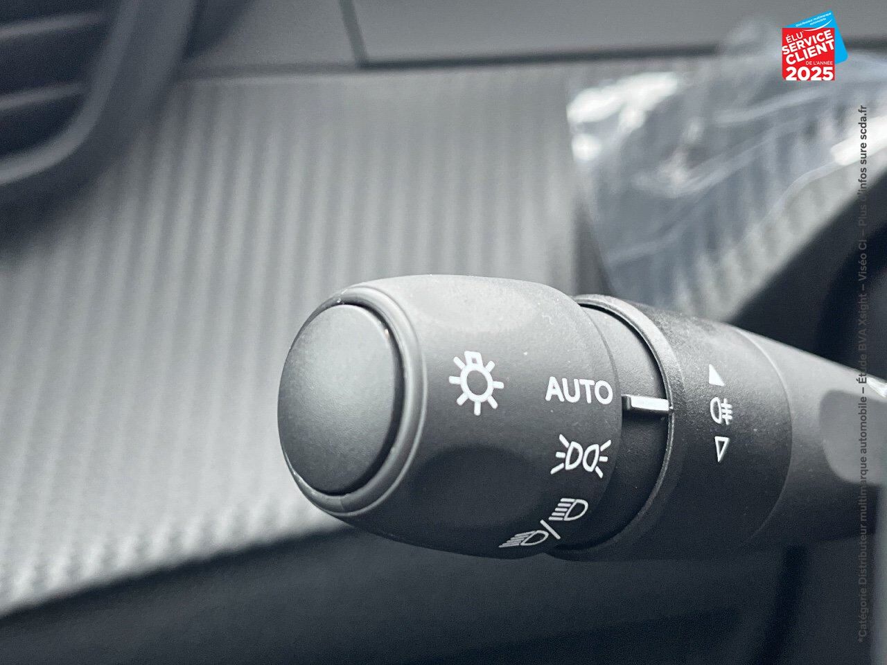 Véhicule d'occasion PEUGEOT 2008 1.2 PURETECH 100CH SS ALLURE chez Renault Saint-Louis