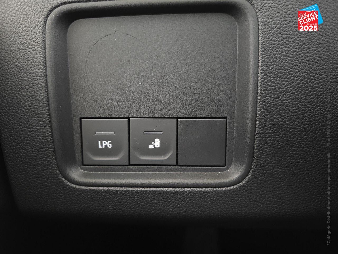 Véhicule d'occasion DACIA DUSTER 1.0 ECO-G 100CH JOURNEY 4X2 GPS CAMERA chez Renault Colmar