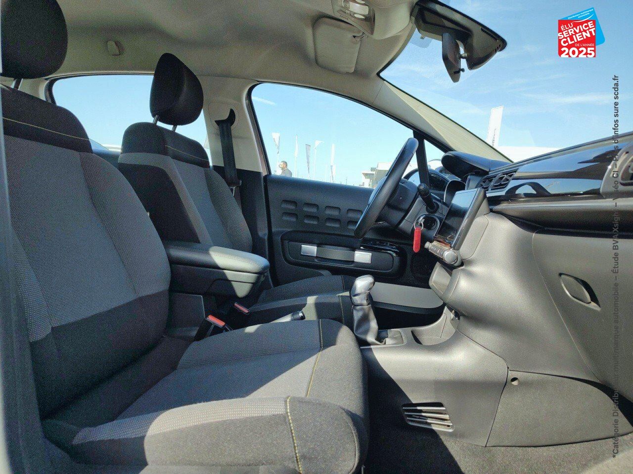 Véhicule d'occasion CITROEN C3 PURETECH 110CH SHINE S/S CAMERA chez BMW Lons le Saunier