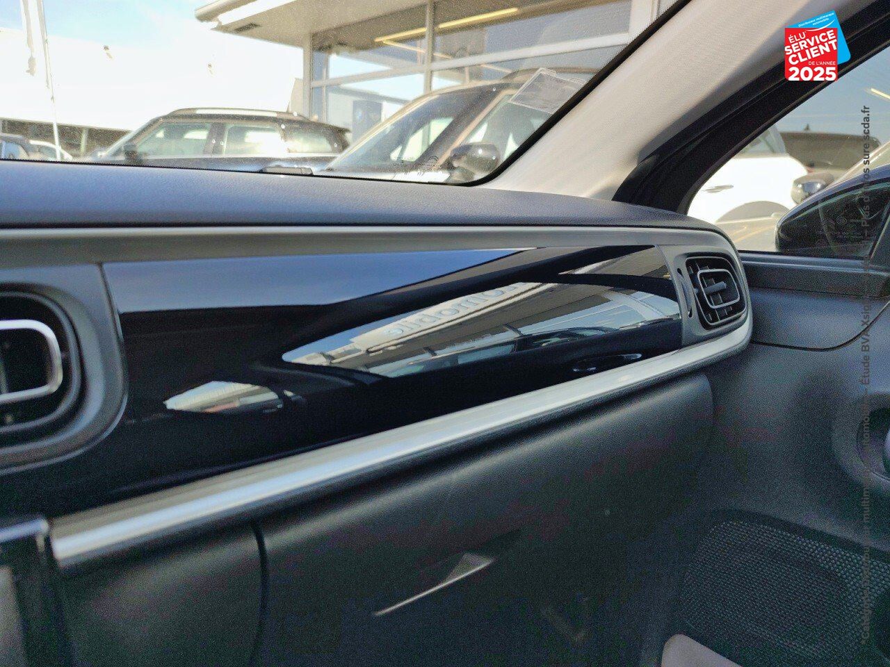 Véhicule d'occasion CITROEN C3 PURETECH 110CH SHINE S/S CAMERA chez BMW Lons le Saunier