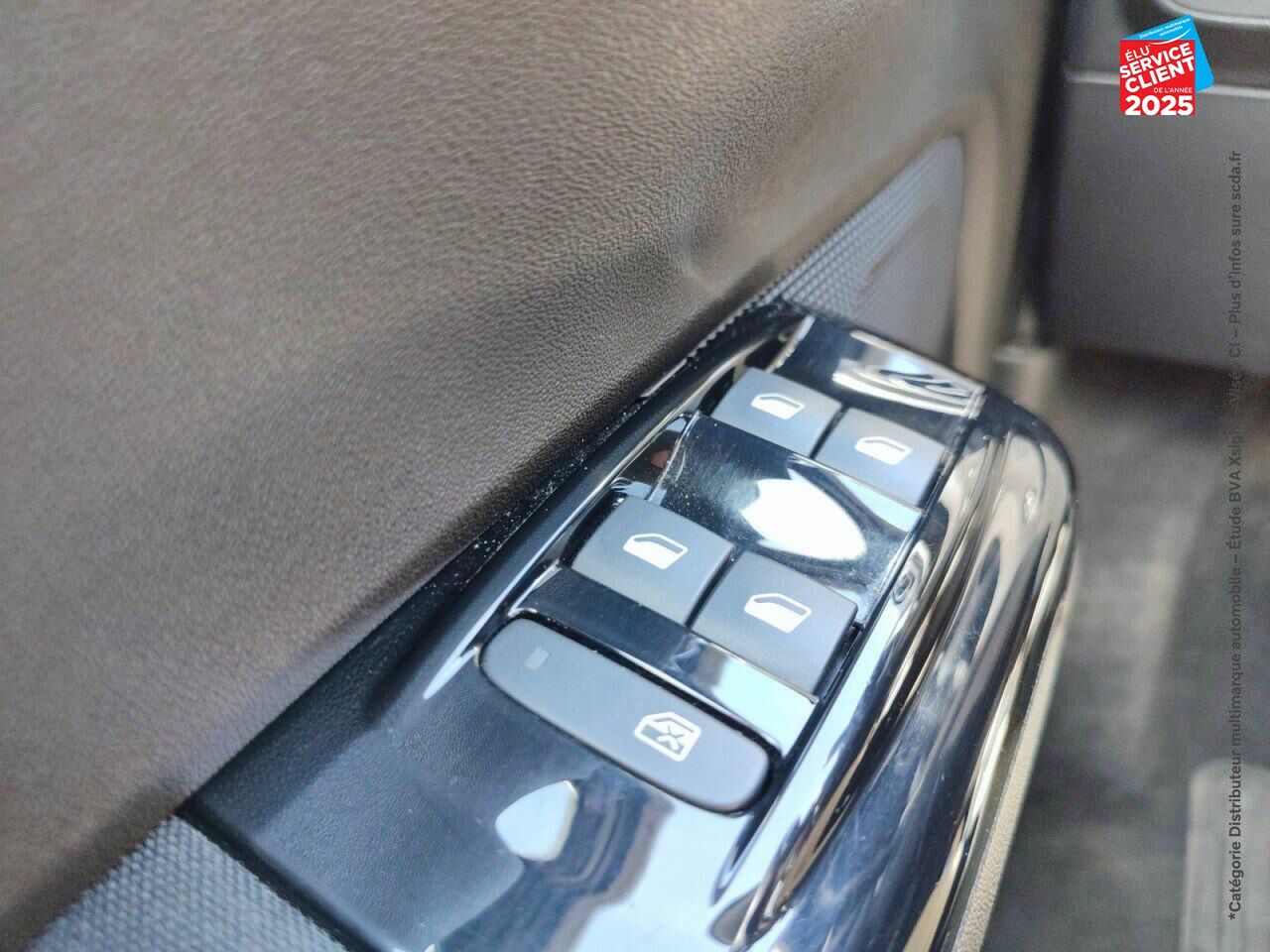 Véhicule d'occasion CITROEN C3 PURETECH 110CH SHINE S/S CAMERA chez BMW Lons le Saunier