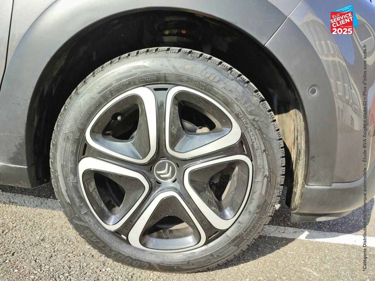 Véhicule d'occasion CITROEN C3 PURETECH 110CH SHINE S/S CAMERA chez BMW Lons le Saunier