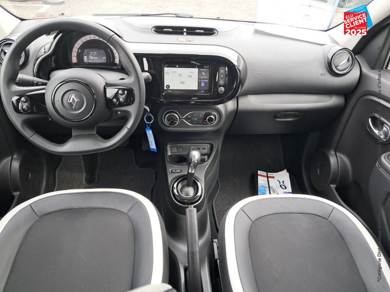 Véhicule d'occasion RENAULT TWINGO E-TECH ELECTRIC URBAN NIGHT R80 ACHAT INTEGRAL TOUVRANT GPS chez Hyundai Reims
