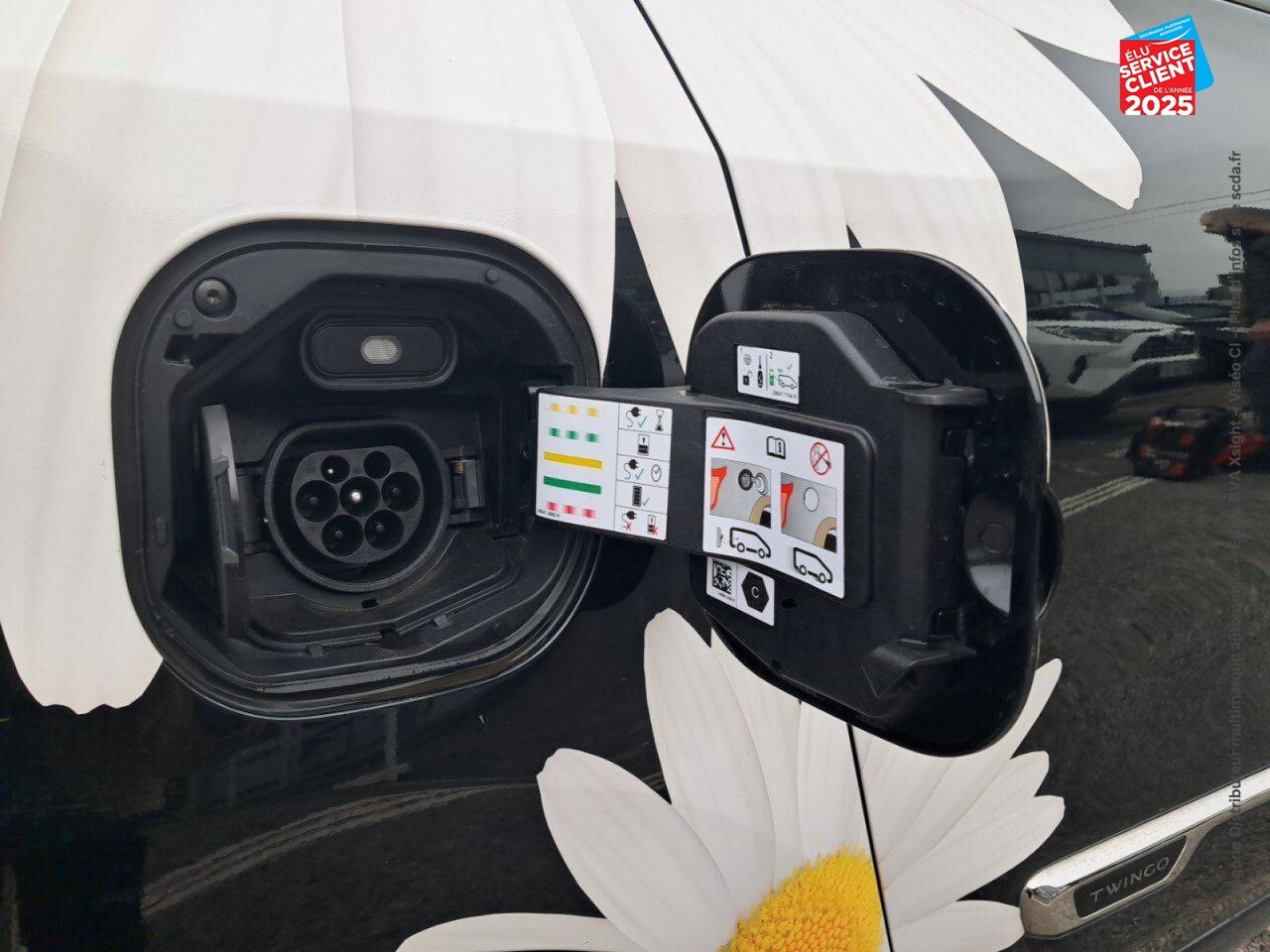Véhicule d'occasion RENAULT TWINGO E-TECH ELECTRIC URBAN NIGHT R80 ACHAT INTEGRAL TOUVRANT GPS chez Hyundai Reims