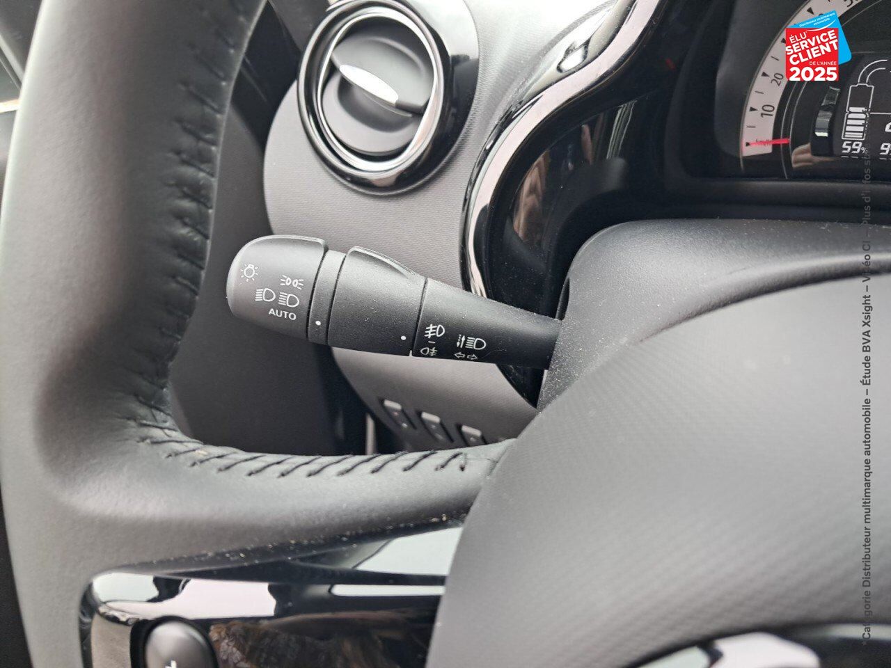 Véhicule d'occasion RENAULT TWINGO E-TECH ELECTRIC URBAN NIGHT R80 ACHAT INTEGRAL TOUVRANT GPS chez Hyundai Reims