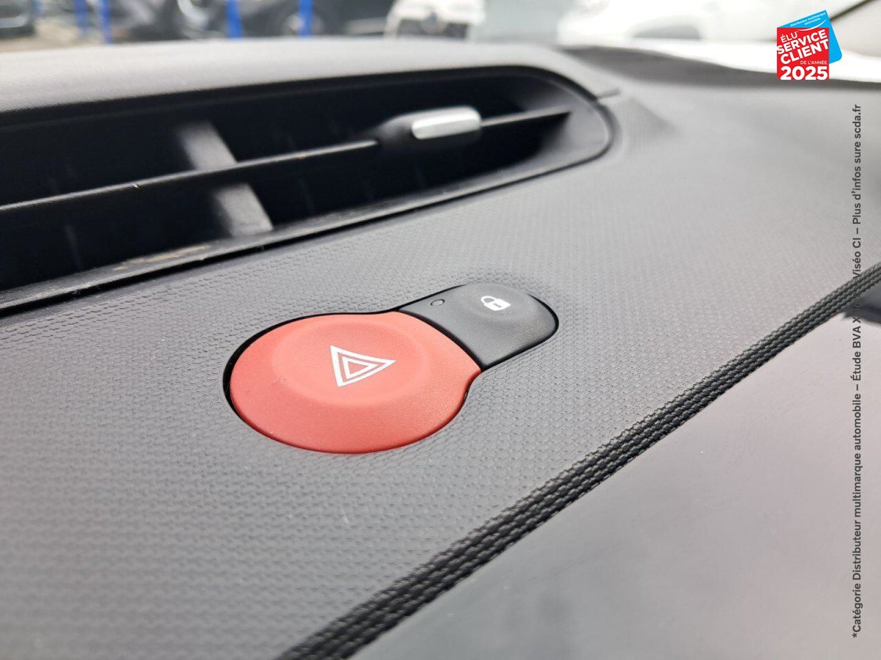 Véhicule d'occasion RENAULT TWINGO E-TECH ELECTRIC URBAN NIGHT R80 ACHAT INTEGRAL TOUVRANT GPS chez Hyundai Reims