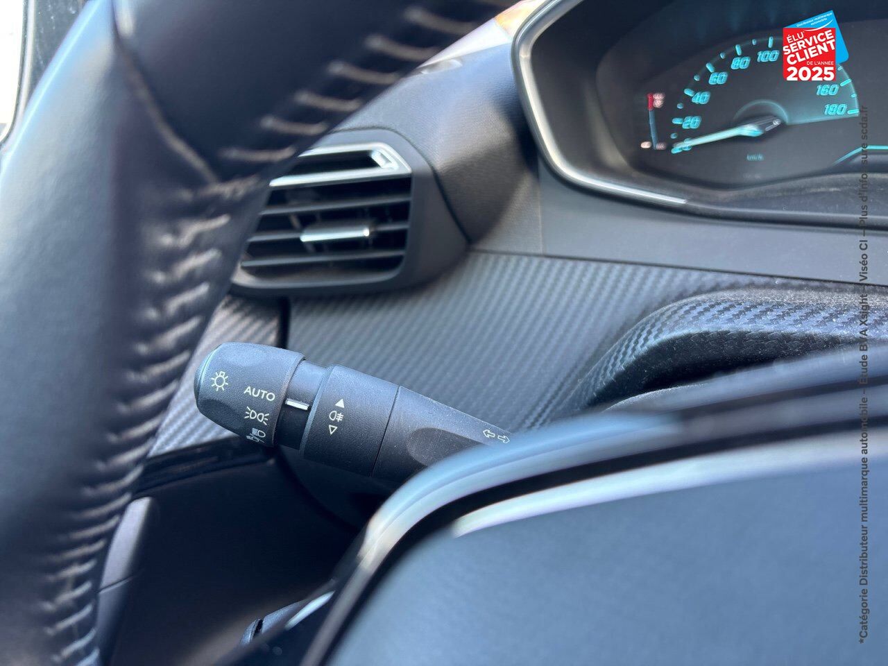Véhicule d'occasion PEUGEOT 2008 E-136CH ALLURE CAMERA CARPLAY chez Opel Besançon