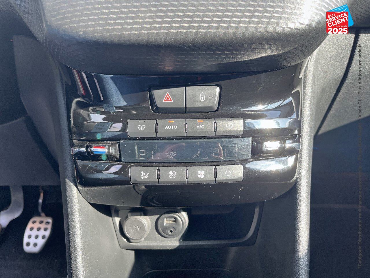 Véhicule d'occasion PEUGEOT 2008 1.2 PURETECH 110CH CROSSWAY SS chez Peugeot Sedan