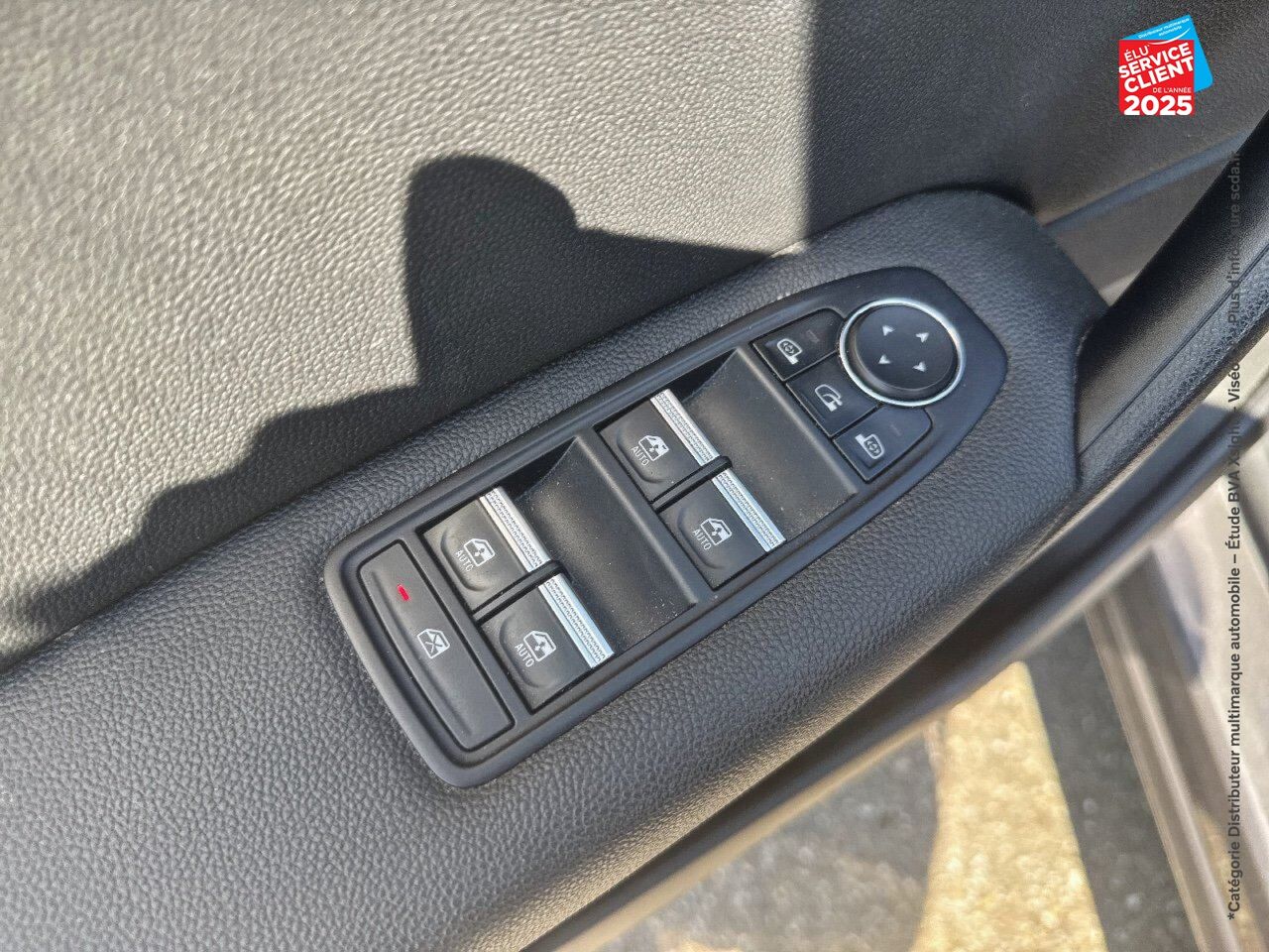 Véhicule d'occasion RENAULT CAPTUR 1.0 TCE 100CH INTENS GPL - 20 CAMERA chez Toyota Thionville
