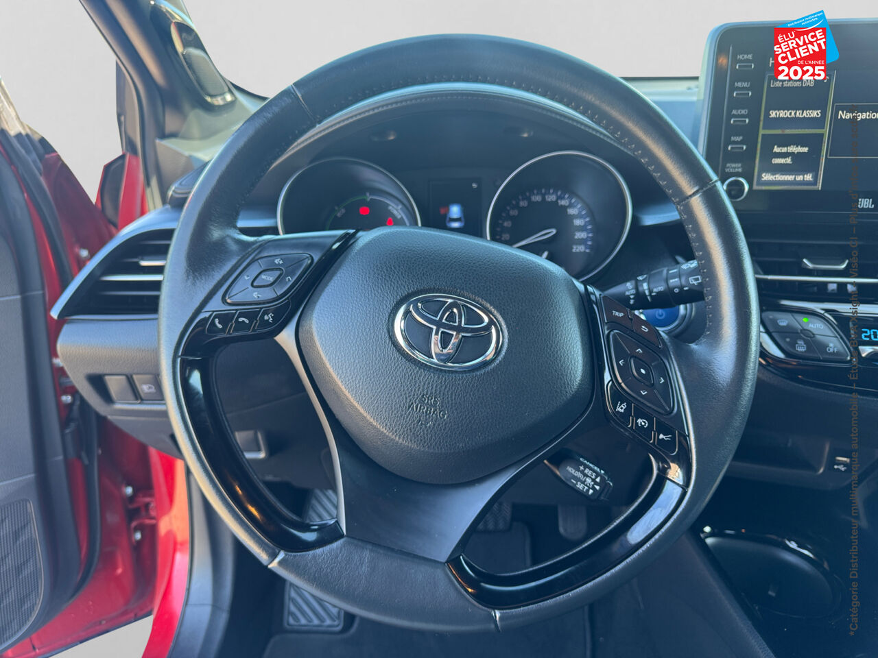 Véhicule d'occasion TOYOTA C-HR 122H COLLECTION 2WD E-CVT MY20 chez Renault Colmar