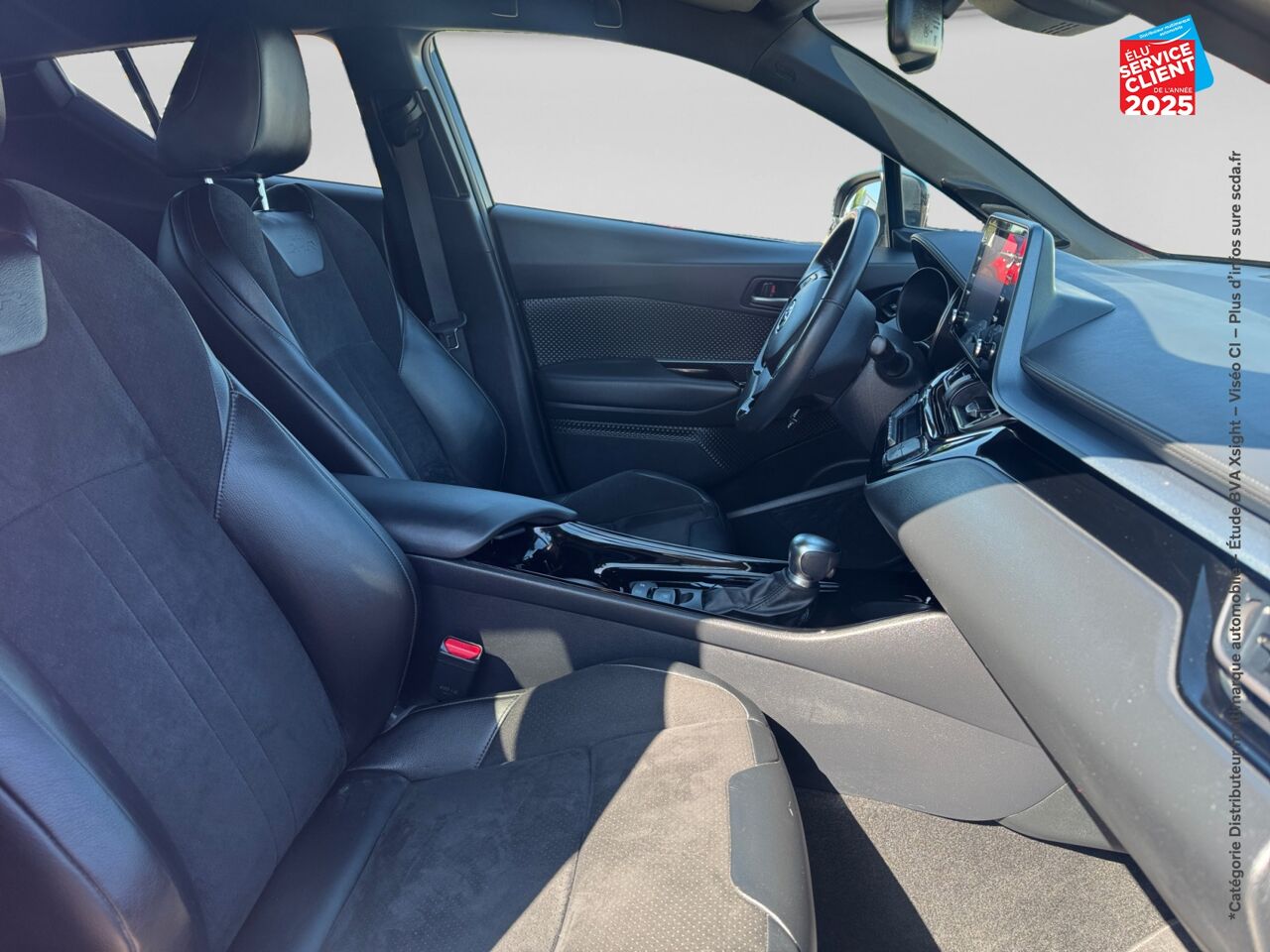Véhicule d'occasion TOYOTA C-HR 122H COLLECTION 2WD E-CVT MY20 chez Renault Colmar