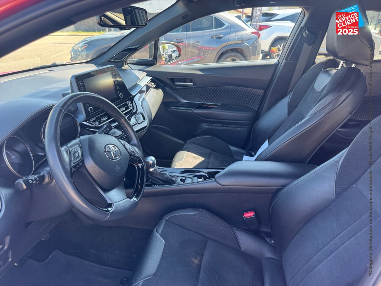 Véhicule d'occasion TOYOTA C-HR 122H COLLECTION 2WD E-CVT MY20 chez Renault Colmar