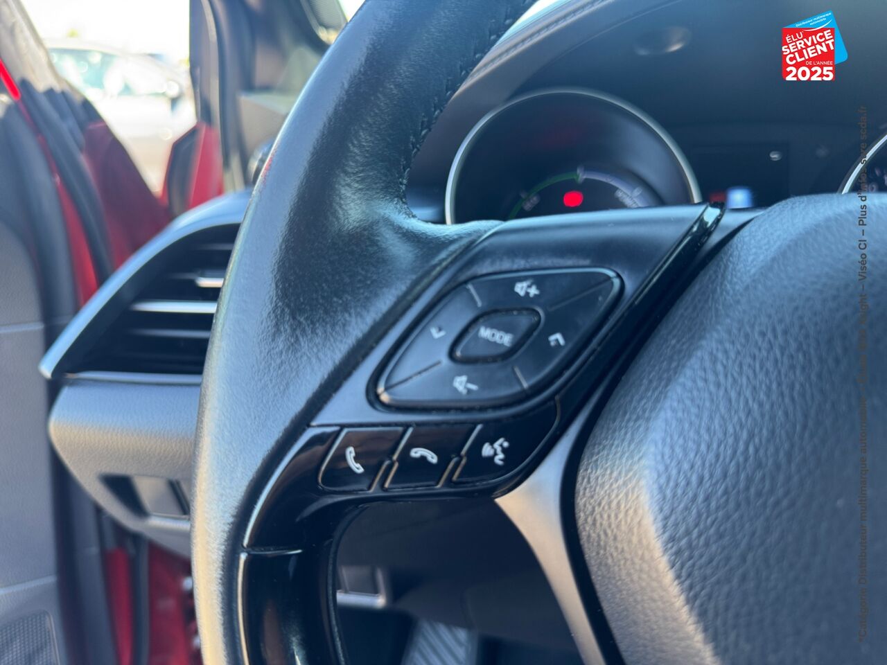 Véhicule d'occasion TOYOTA C-HR 122H COLLECTION 2WD E-CVT MY20 chez Renault Colmar