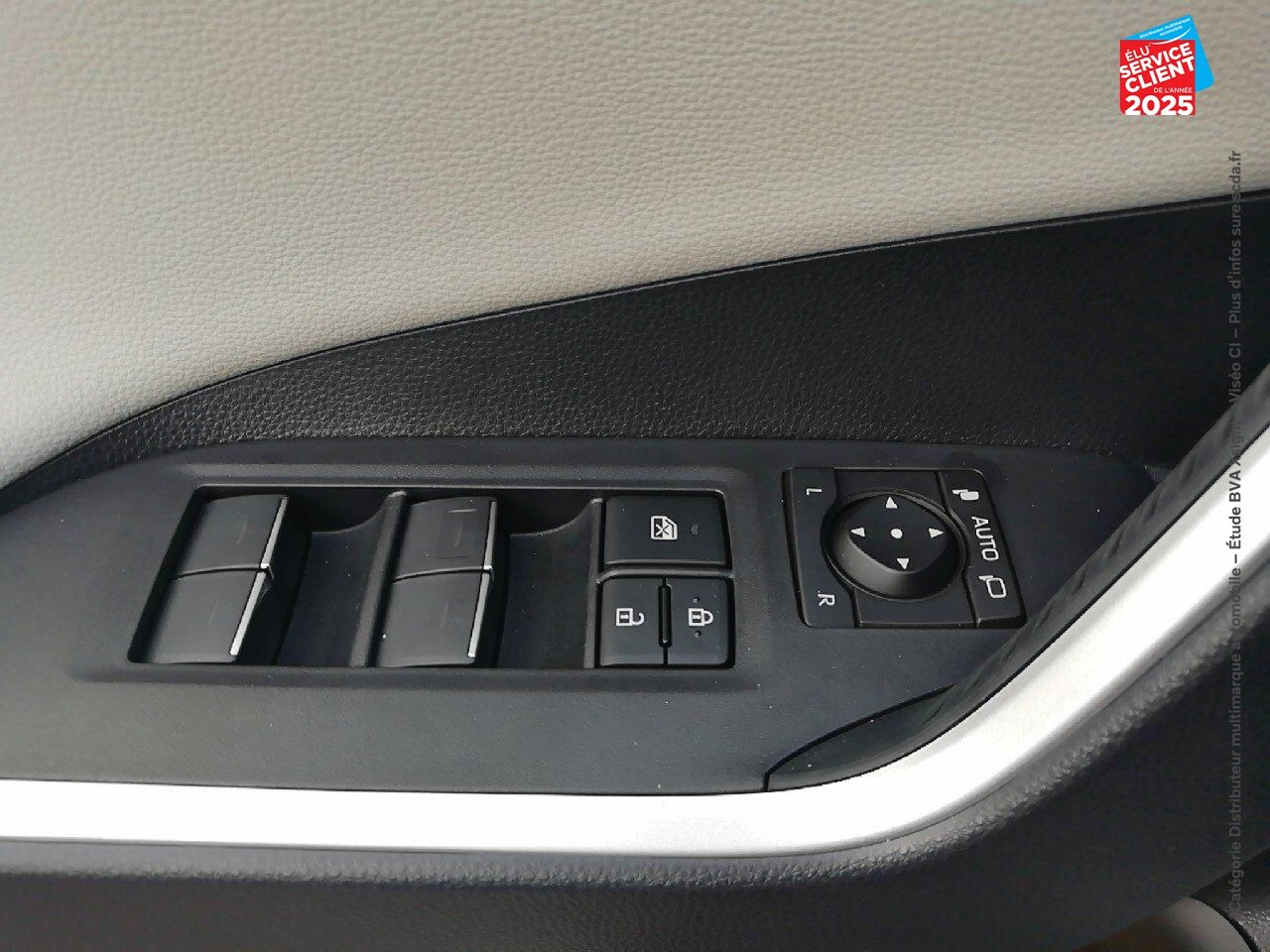 Véhicule d'occasion TOYOTA RAV4 2.5 HYBRIDE 218CH LOUNGE 2WD MY24 chez Renault Colmar