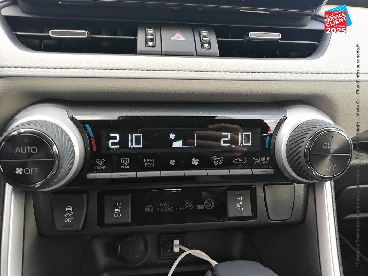 Véhicule d'occasion TOYOTA RAV4 2.5 HYBRIDE 218CH LOUNGE 2WD MY24 chez Renault Colmar