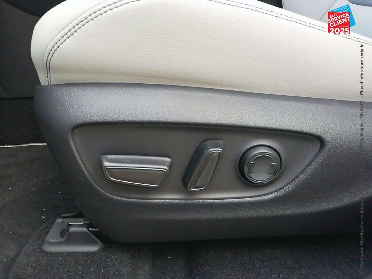 Véhicule d'occasion TOYOTA RAV4 2.5 HYBRIDE 218CH LOUNGE 2WD MY24 chez Renault Colmar