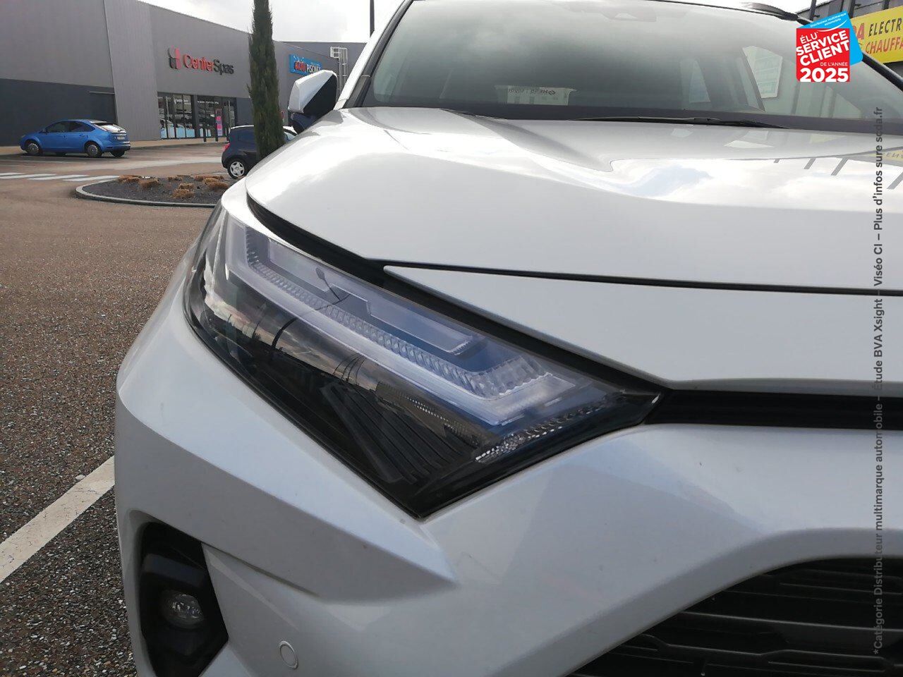 Véhicule d'occasion TOYOTA RAV4 2.5 HYBRIDE 218CH LOUNGE 2WD MY24 chez Renault Colmar