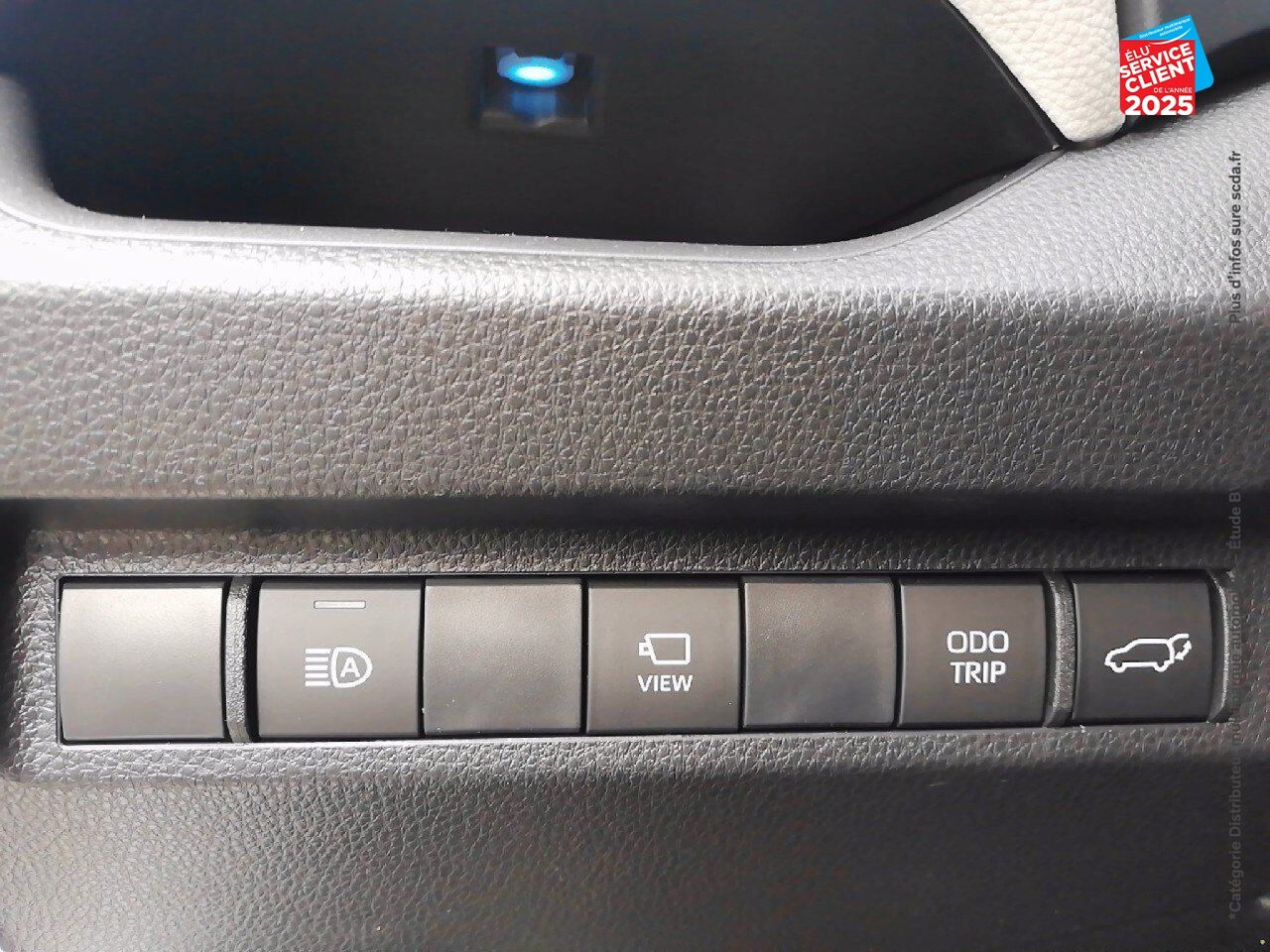 Véhicule d'occasion TOYOTA RAV4 2.5 HYBRIDE 218CH LOUNGE 2WD MY24 chez Renault Colmar