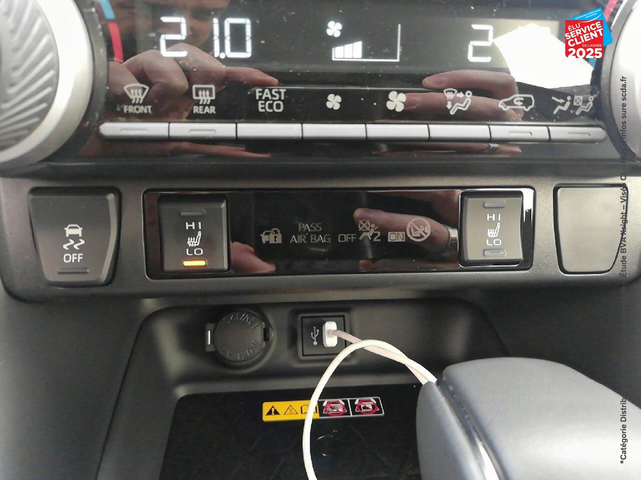 Véhicule d'occasion TOYOTA RAV4 2.5 HYBRIDE 218CH LOUNGE 2WD MY24 chez Renault Colmar