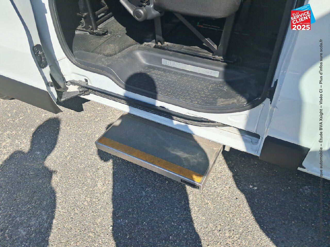 Véhicule d'occasion RENAULT TRAFIC COMBI L2 2.0 DCI 120CH S/S ZEN 8 PLACES 6CV chez Opel Verdun