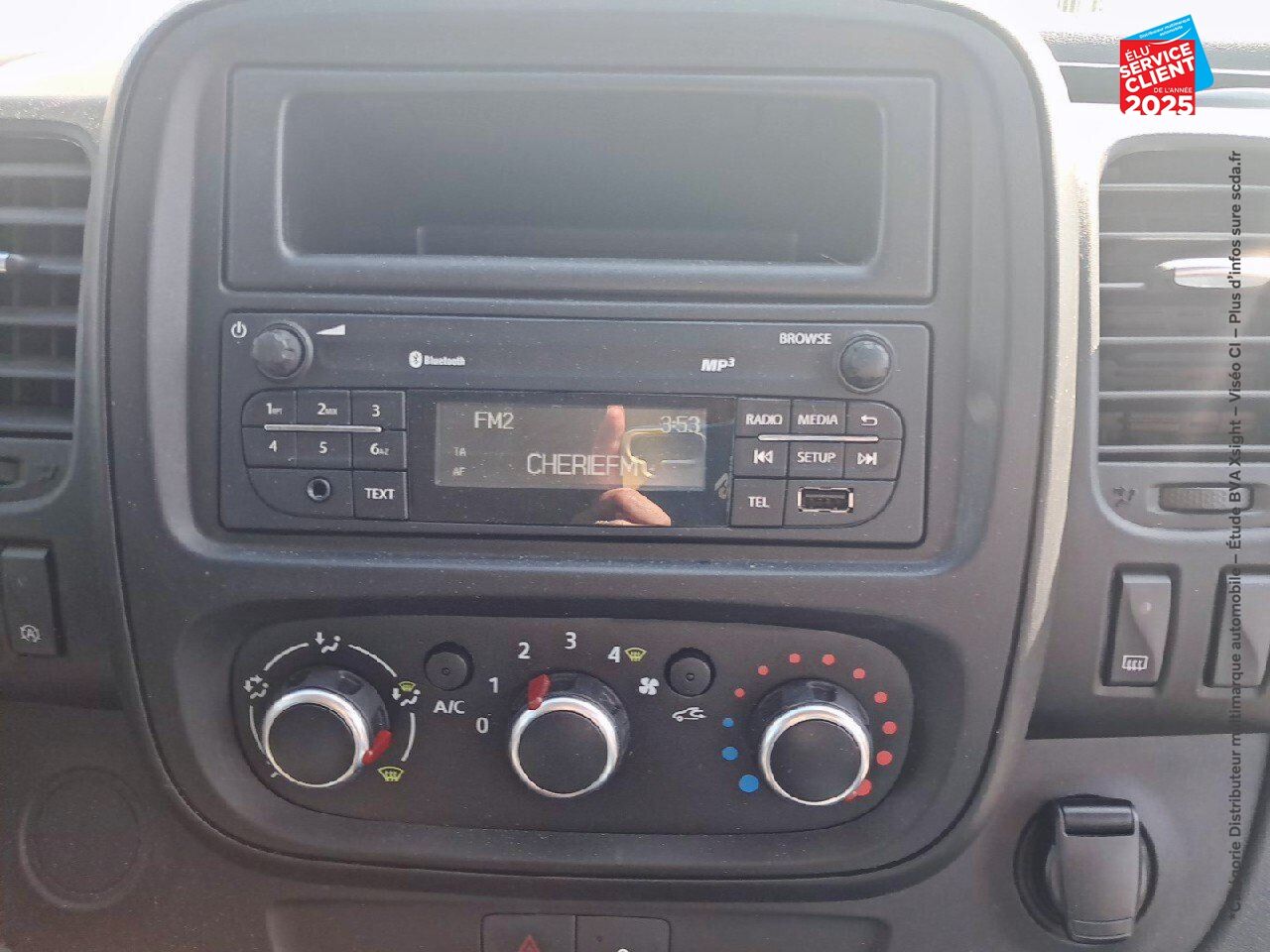 Véhicule d'occasion RENAULT TRAFIC COMBI L2 2.0 DCI 120CH S/S ZEN 8 PLACES 6CV chez Opel Verdun