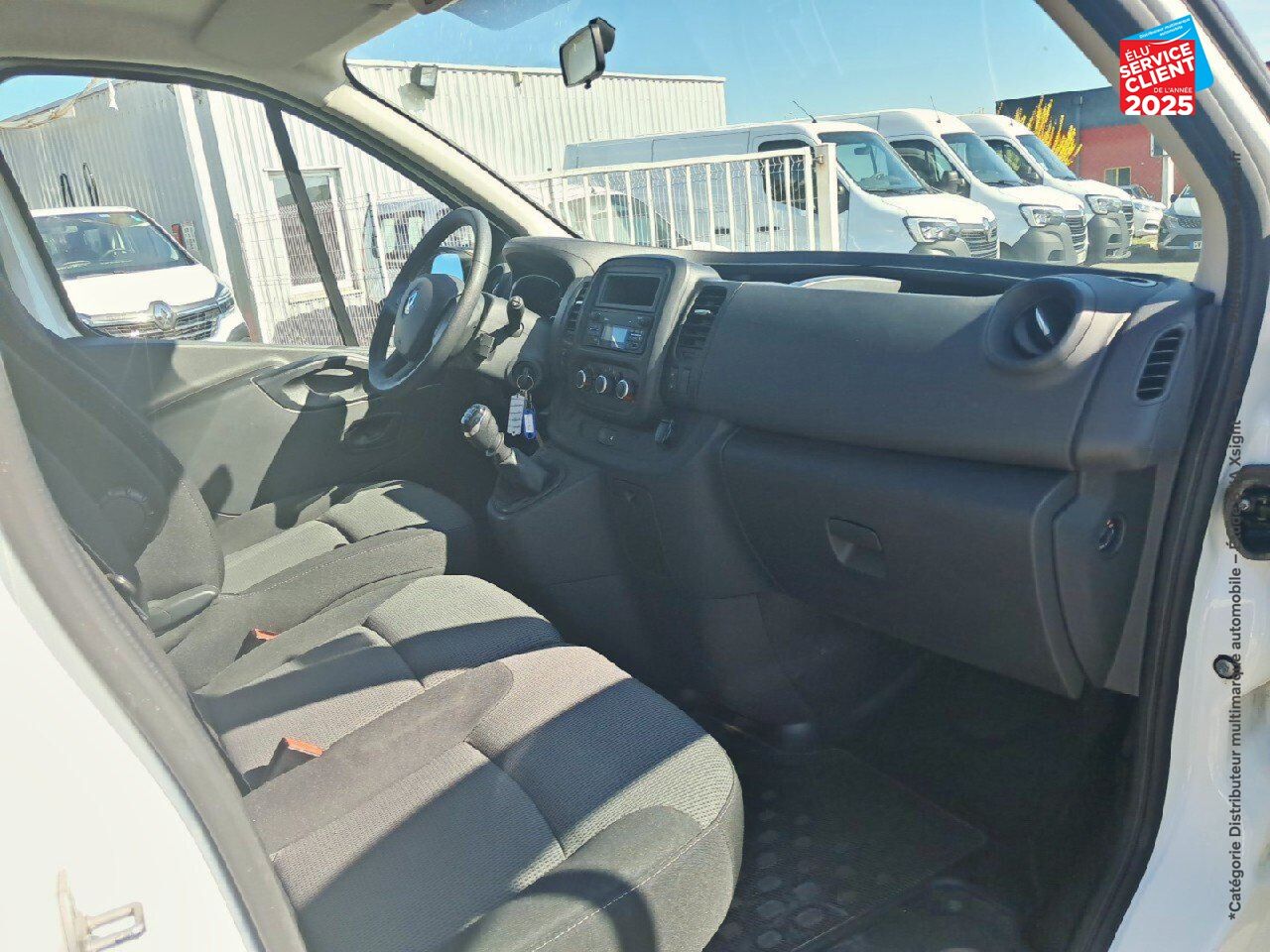 Véhicule d'occasion RENAULT TRAFIC COMBI L2 2.0 DCI 120CH S/S ZEN 8 PLACES 6CV chez Opel Verdun
